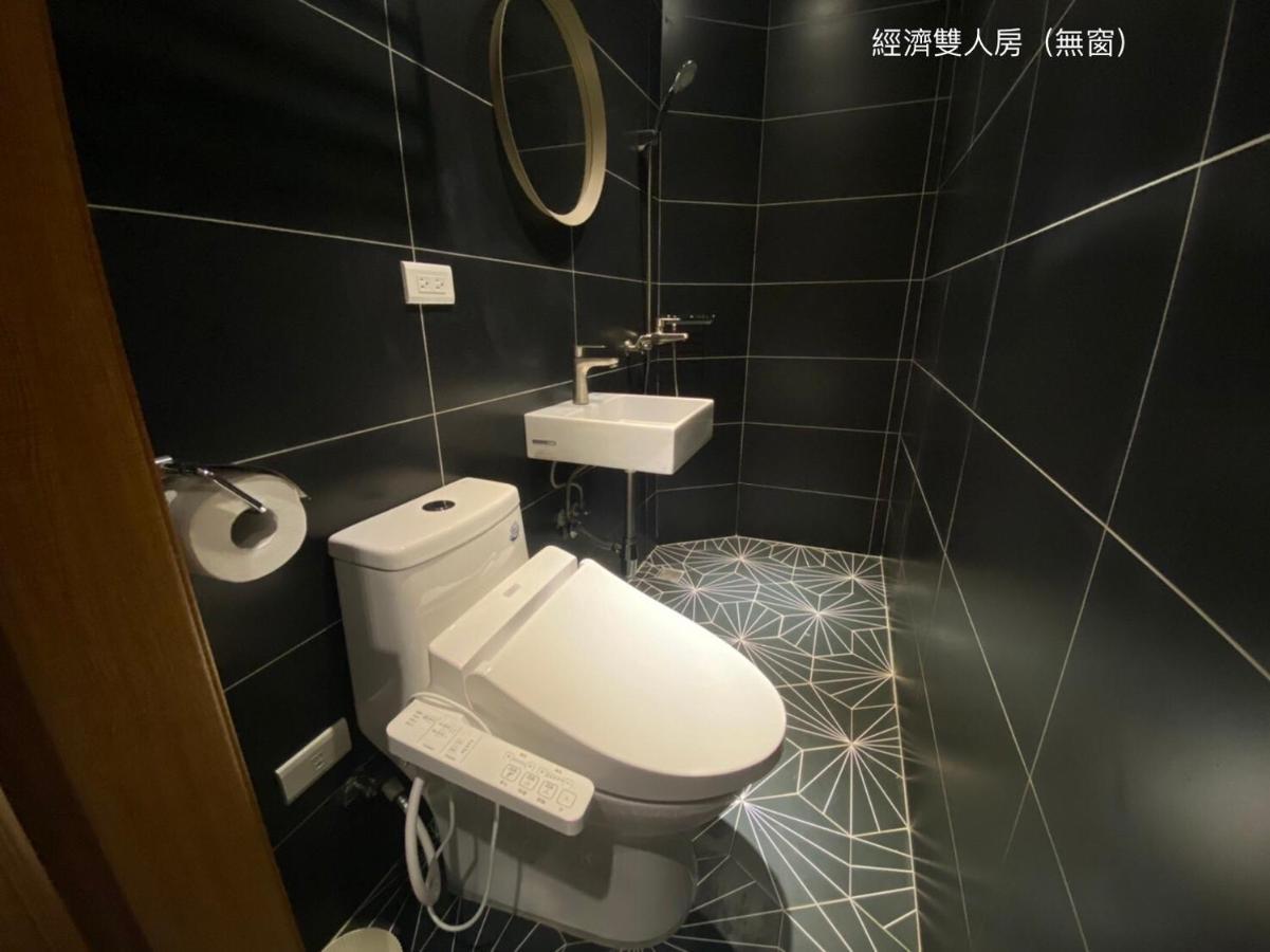 良文旅2館ryou Hotel Vintage - II Ταϊνάν Εξωτερικό φωτογραφία